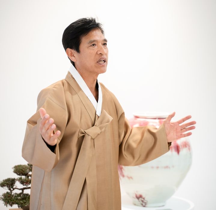 [문경=뉴시스] 경상북도 무형유산 김영식 사기장 (사진=문경시 제공) 2025.12.15. photo@newsis.com *재판매 및 DB 금지