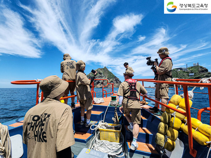 [안동=뉴시스] 경북교육청 교원 독도 탐사단. (사진=경북교육청 제공) 2025.12.15. photo@newsis.com *재판매 및 DB 금지