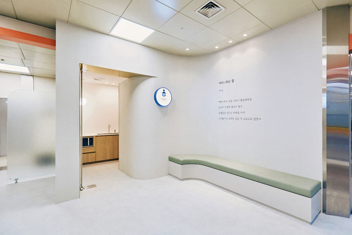 [부산=뉴시스] 새롭게 단장한 부산역 수유실 전경. (사진=부산교통공사 제공) 2025.12.15. photo@newsis.com *재판매 및 DB 금지