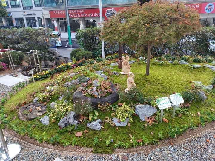 [수원=뉴시스] 부천시 이(끼)로운 탄소중립 마을정원. (사진=경기도 제공) 2025.12.15. photo@newsis.com *재판매 및 DB 금지