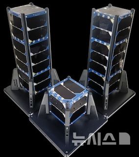 [서울=뉴시스] 국민대 개발 초소형 위성 'KMU ET 02'의 사진. (사진=국민대 제공) 2025.12.15. photo@newsis.com