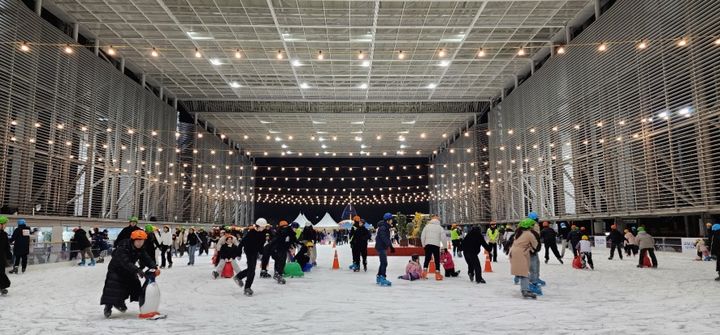 [대전=뉴시스]대전 엑스포시민광장 내 꿈돌이 야외스케이트장. 2025. 12. 15 photo@newsis.com *재판매 및 DB 금지