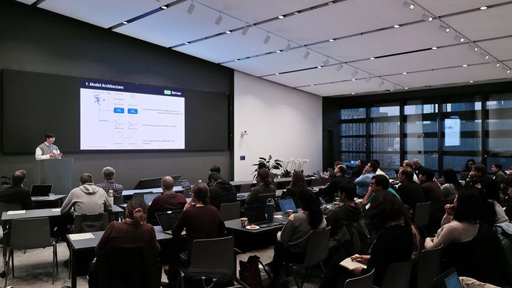 [서울=뉴시스] 인공지능(AI) 기반 희귀질환 진단 기업 쓰리빌리언은 지난 6일부터 8일까지 미국 보스턴에서 열린 'CAGI7(Critical Assessment of Genome Interpretation)' 컨퍼런스에서 섬유아세포 성장인자 수용체(FGFR) 변이 기능 예측 챌린지 최우수팀(Top-performing team)으로 선정돼 성과를 발표했다고 15일 밝혔다. (사진=쓰리빌리언 제공) 2025.12.15. photo@newsis.com *재판매 및 DB 금지