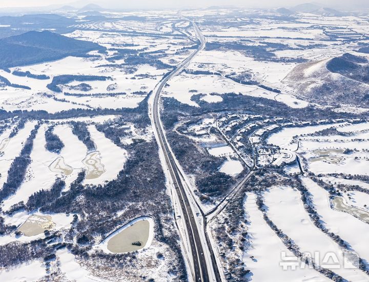 [제주=뉴시스] 임재영 기자 = 제주 평화로 겨울 모습. (사진=뉴시스 DB) ijy788@newsis.com