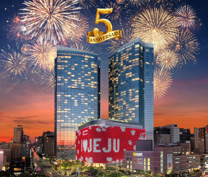 [서울=뉴시스] 롯데관광개발은 제주 드림타워 복합리조트에 5년 동안 14일 기준 약 1150만명의 방문객이 다녀갔다고 15일 밝혔다. (사진=롯데관광개발 제공) 2025.12.15. photo@newsis.com *재판매 및 DB 금지