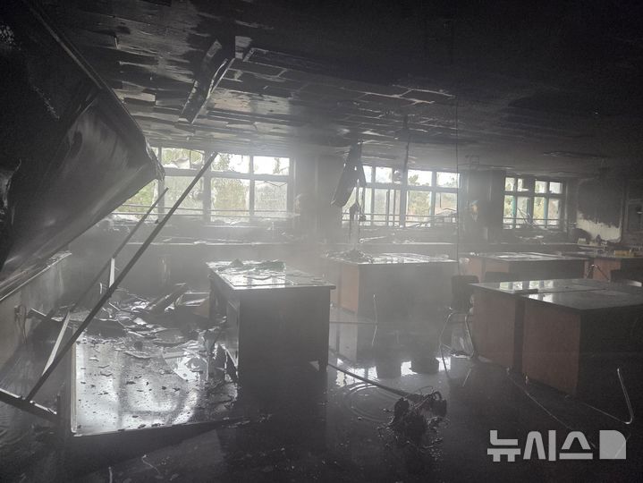 [파주=뉴시스] 화재 현장. (사진=경기도북부소방재난본부 제공) 2025.12.15 photo@newsis.com