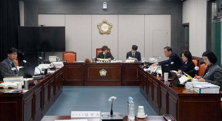 15일 태백시의회 위원회실에서 개최된 시의회예결특위.(사진=태백시의회 제공) *재판매 및 DB 금지