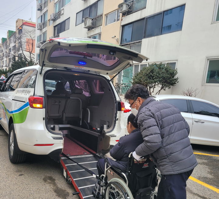 교통약자 특별교통수단. (사진=구리시 제공) photo@newsis.com *재판매 및 DB 금지