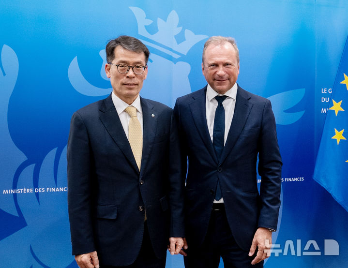 [서울=뉴시스]IBK기업은행은 지난 12일 룩셈부르크에서 국내 중소기업·스타트업의 현지 진출 지원을 위한 국제협력 네트워크를 구축했다고 15일 밝혔다. (사진=IBK기업은행). 2025.12.15. photo@newsis.com 