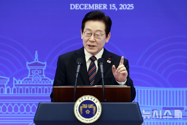 [서울=뉴시스] 최동준 기자 = 이재명 대통령이 15일 서울 용산 대통령실에서 열린 한-라오스 공식오찬에서 오찬사를 하고 있다. 2025.12.15. photocdj@newsis.com