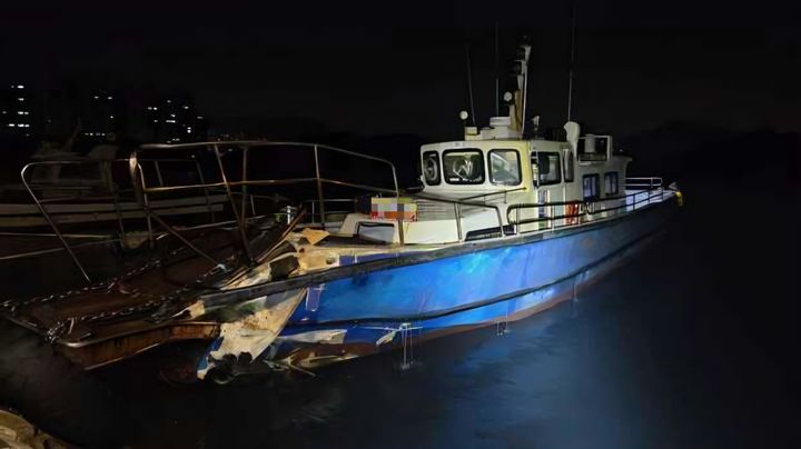 [부산=뉴시스] 16일 오전 부산 사하구 다대포 서도에서 9.77t 낚시어선 A호가 갯바위와 충돌했다는 신고가 해경에 접수됐다. (사진=부산해경 제공) 2025.12.16. photo@newsis.com *재판매 및 DB 금지