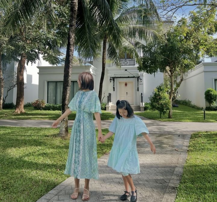 [서울=뉴시스] 배우 조윤희와 딸. (사진=조윤희 인스타그램 캡처) 2025.12.16. photo@newsis.com *재판매 및 DB 금지