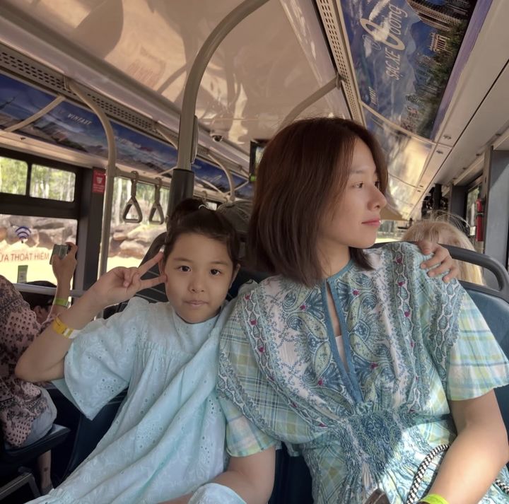 [서울=뉴시스] 배우 조윤희와 딸. (사진=조윤희 인스타그램 캡처) 2025.12.16. photo@newsis.com *재판매 및 DB 금지