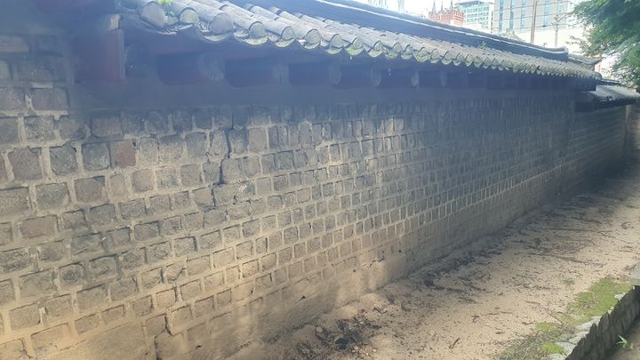 [서울=뉴시스] 종묘 동측 외곽 담장 공사 전 (사진=국가유산청 제공) 2025.12.16. photo@newsis.com *재판매 및 DB 금지