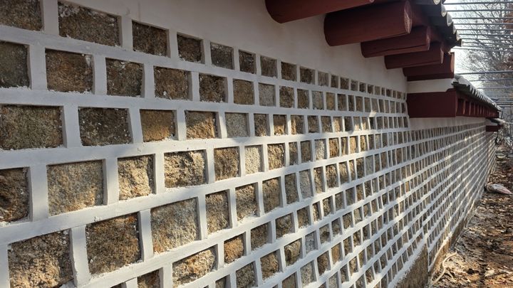 [서울=뉴시스] 종묘 동측 외곽 담장 공사 후 (사진=국가유산청 제공) 2025.12.16. photo@newsis.com *재판매 및 DB 금지