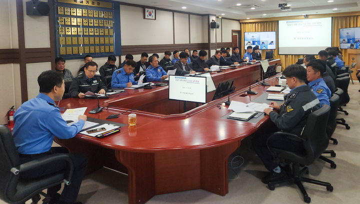 [목포=뉴시스]동절기 해양사고 예방 대책회의. (사진=목포해경 제공) 2025.12.16. photo@newsis.com *재판매 및 DB 금지