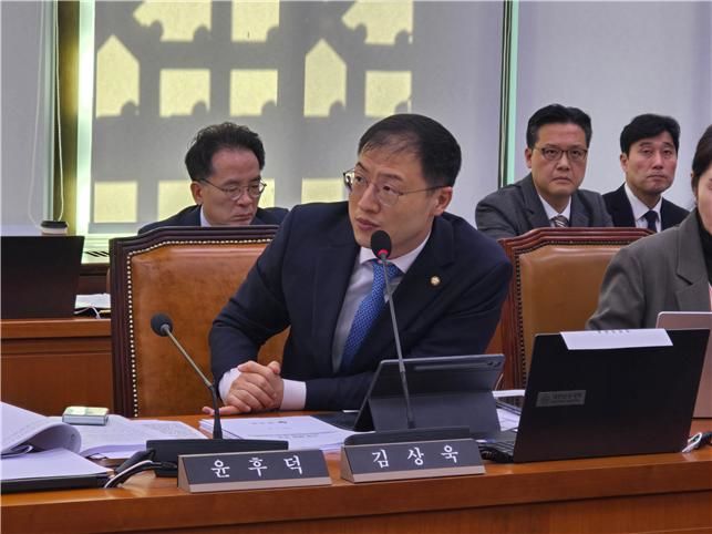 [울산=뉴시스] 국정감사에서 질의하는 더불어민주당 김상욱 의원. (사진=김상욱 의원실 제공) 2025.12.6. photo@newsis.com *재판매 및 DB 금지