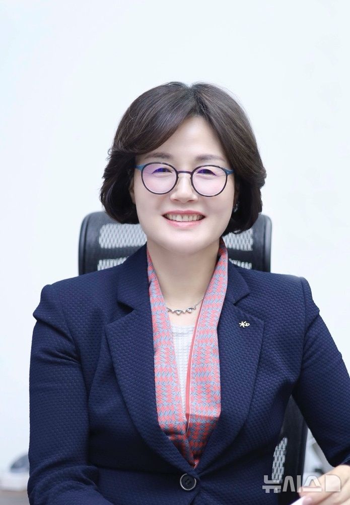 [서울=뉴시스]KB저축은행 대표에 추천된 곽산업 KB국민은행 개인고객그룹대표 부행장. (사진=KB금융 제공). 