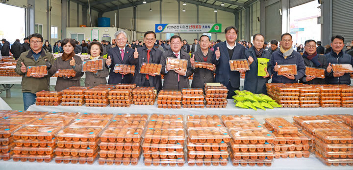 [산청=뉴시스] 지리산 산청 명품 곶감 초매식 (사진=산청군 제공) 2025. 12. 16. photo@newsis.com *재판매 및 DB 금지