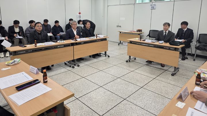 충주 활옥동굴 양성화 논의하는 관계기관 *재판매 및 DB 금지