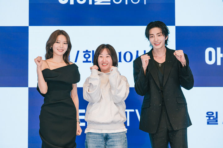 왼쪽부터 최수영, 이광영 PD, 김재영