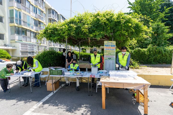 [부산=뉴시스] 부산진구 칼갈이 수리센터(수리수리 칼수리) 모습. (사진=부산진구 제공) 2025.12.16. photo@newsis.com *재판매 및 DB 금지