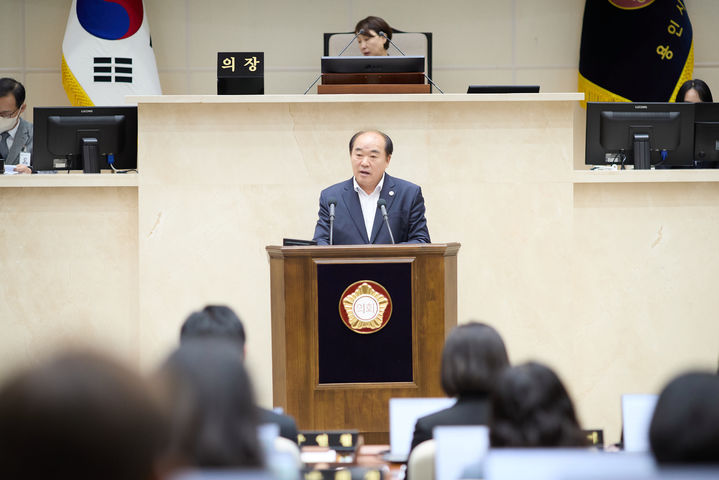 [용인=뉴시스] 5분 발언하는 김운봉 경기 용인시의원. (사진=용인시의회 제공) 2025.12.16. photo@newsis.com *재판매 및 DB 금지