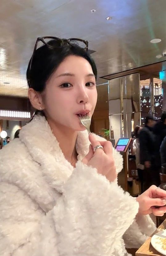 [서울=뉴시스] 강다은. (사진=강다은 인스타그램 캡처) 2025.12.16. photo@newsis.com *재판매 및 DB 금지