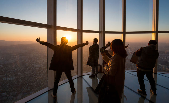 서울스카이에서 바라보는 해돋이 모습. (사진=롯데월드 제공) *재판매 및 DB 금지