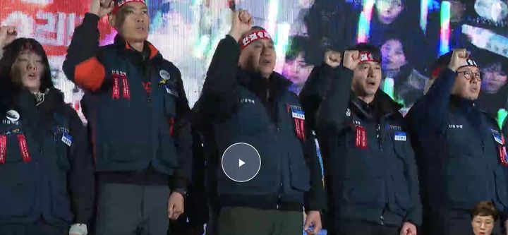 [창원=뉴시스]전국금산노조 NH농협지부, 경남 창원서 총파업 결의대회. (사진=KNN 캪처) 2025.12.16.photo@newsis.com *재판매 및 DB 금지