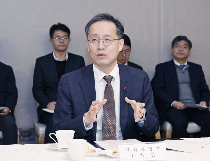 [서울=뉴시스] 이형일 기획재정부 차관이 지난 16일 서울 종로구 정부서울청사에서 열린 '주요 수출기업 간담회'에서 발언하고 있는 모습. (사진=기획재정부 제공) 2025.12.16. photo@newsis.com *재판매 및 DB 금지