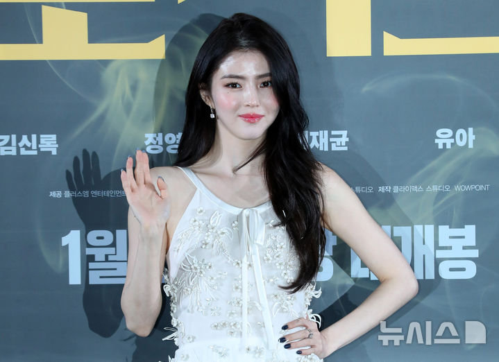 [서울=뉴시스] 김혜진 기자 = 배우 한소희가 16일 오후 서울 강남구 메가박스 코엑스에서 열린 영화 '프로젝트 Y'(감독 이환) 제작보고회에서 포즈를 취하고 있다. 2025.12.16. jini@newsis.com