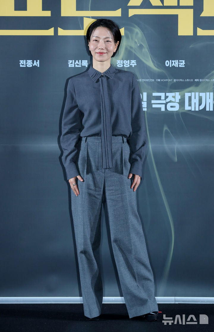 [서울=뉴시스] 김혜진 기자 = 배우 김신록이 16일 오후 서울 강남구 메가박스 코엑스에서 열린 영화 '프로젝트 Y'(감독 이환) 제작보고회에서 포즈를 취하고 있다. 2025.12.16. jini@newsis.com