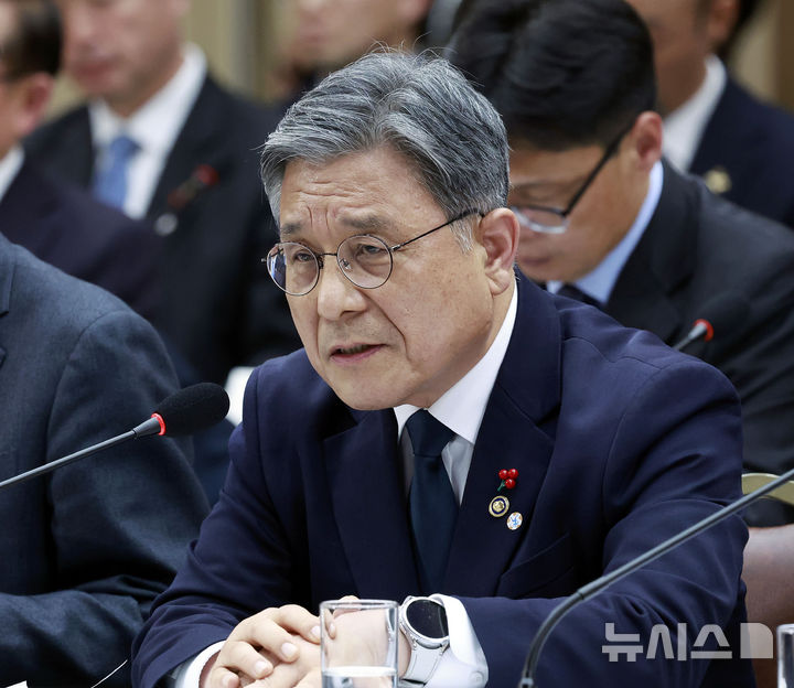 [세종=뉴시스] 최동준 기자 = 허민 국가유산청장이 16일 세종시 정부세종컨벤션센터에서 열린 문화체육관광부(국가유산청)·국민권익위원회 업무보고에서 발언하고 있다. 2025.12.16. photocdj@newsis.com