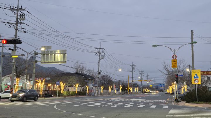 [보령=뉴시스] 충남 보령시 야간경관 조명 모습. (사진=보령시청 제공) 2025.12.17. photo@newsis.com *재판매 및 DB 금지