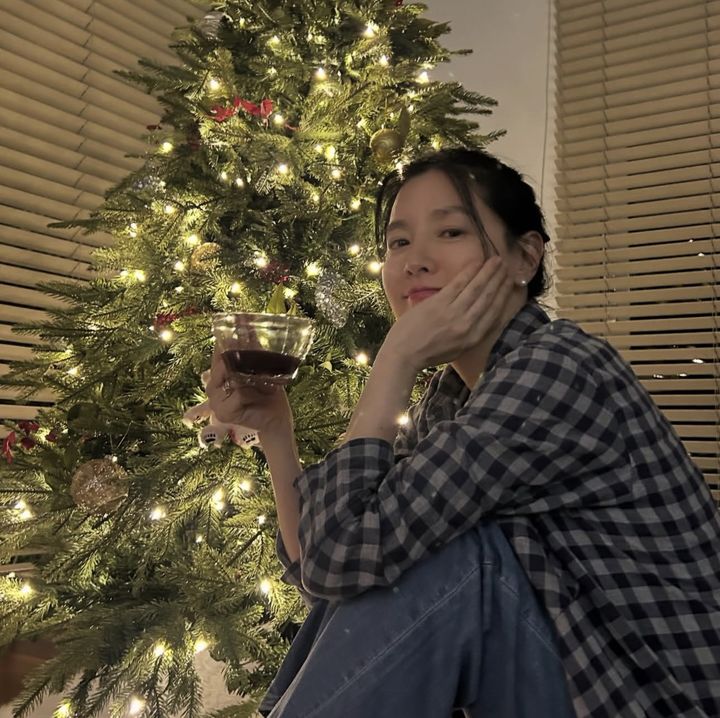 [서울=뉴시스] 배우 이영애. (사진=이영애 인스타그램 캡처) 2025.12.17. photo@newsis.com *재판매 및 DB 금지