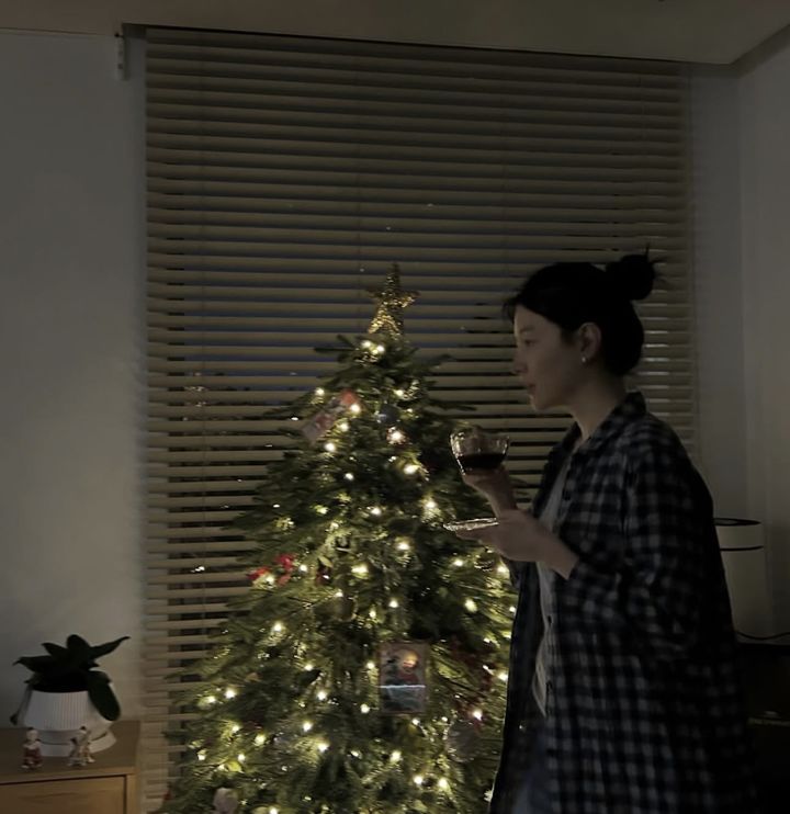 [서울=뉴시스] 배우 이영애. (사진=이영애 인스타그램 캡처) 2025.12.17. photo@newsis.com *재판매 및 DB 금지