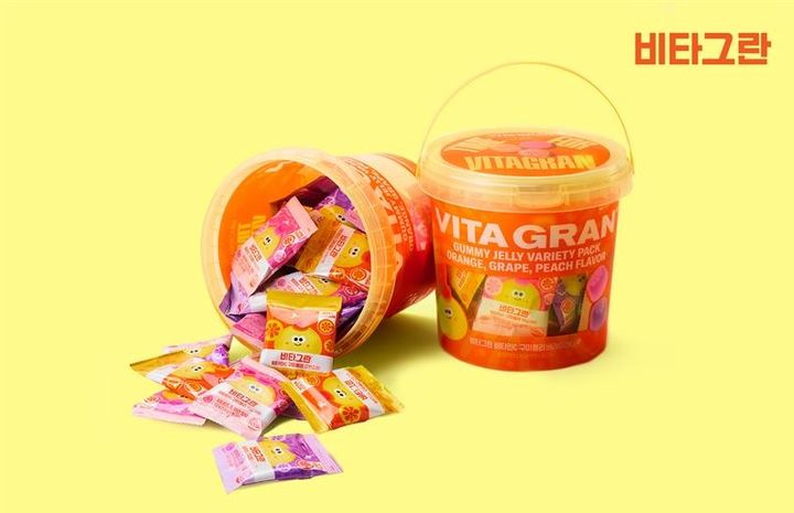 [서울=뉴시스] 동아제약은 비타민C 브랜드 비타그란이 '비타그란 비타민C구미젤리 버라이어티팩'을 출시한다고 17일 밝혔다. (사진=동아제약 제공) 2025.12.17. photo@newsis.com *재판매 및 DB 금지