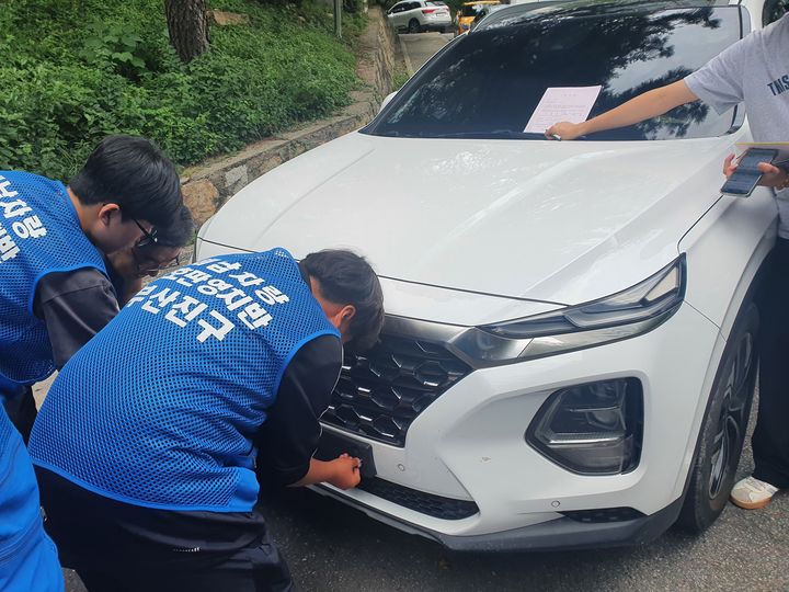 [부산=뉴시스] 부산 부산진구는 미래 납세자인 관내 중·고등학생들을 대상으로 '번호판 영치 현장으로 GO!' 체험 교실을 운영한다. (사진=부산진구 제공) 2025.12.17. photo@newsis.com *재판매 및 DB 금지