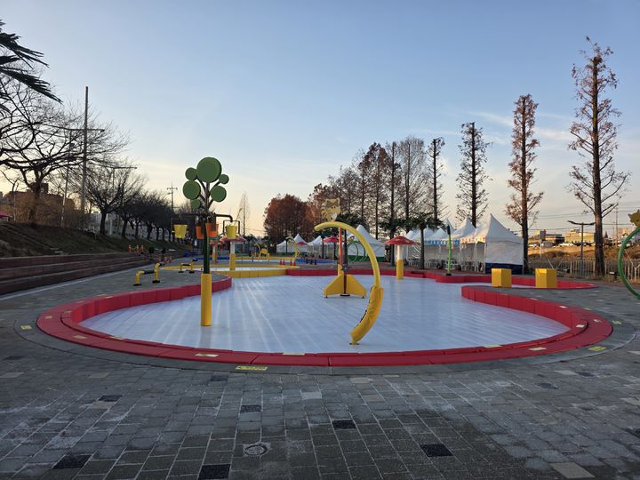 청주시, 무심천 어린이 썰매장 개장…2월8일까지 무료 운영