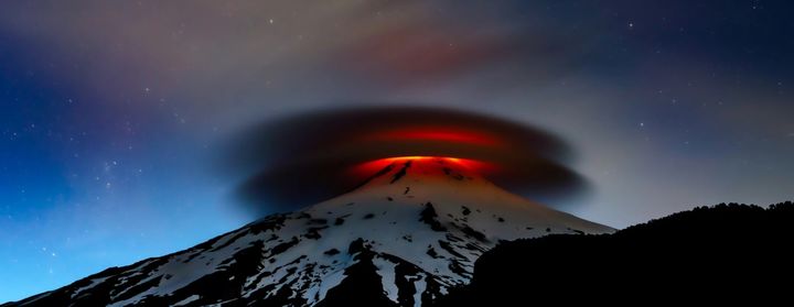 네이처가 선정한 2025년 올해의 과학 사진 중 하나인 '불의 고리(Rings of fire)'. (사진=네이처) *재판매 및 DB 금지