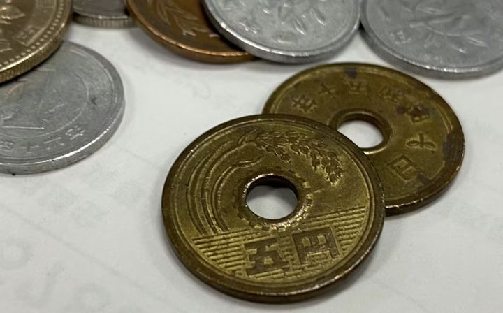 구리값 상승에 일본 5엔 '액면가 돌파'…"녹이면 처벌"