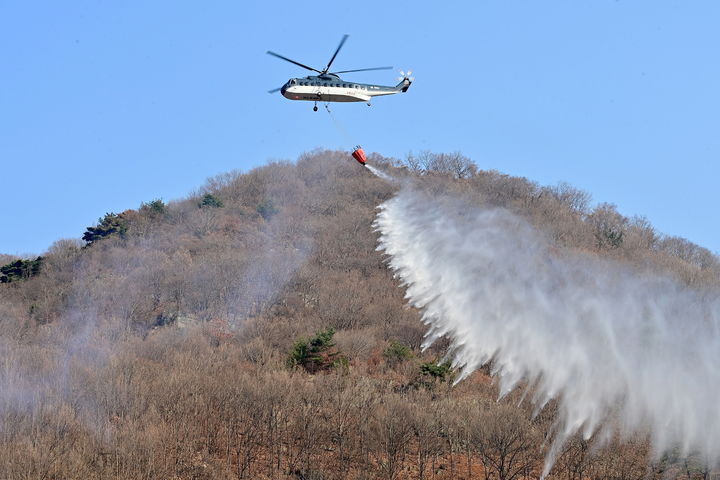 [진주=뉴시스]진주시, 2025년 민관군 산불진화 통합훈련.(사진=진주시 제공).2025.12.17.photo@newsis.com *재판매 및 DB 금지