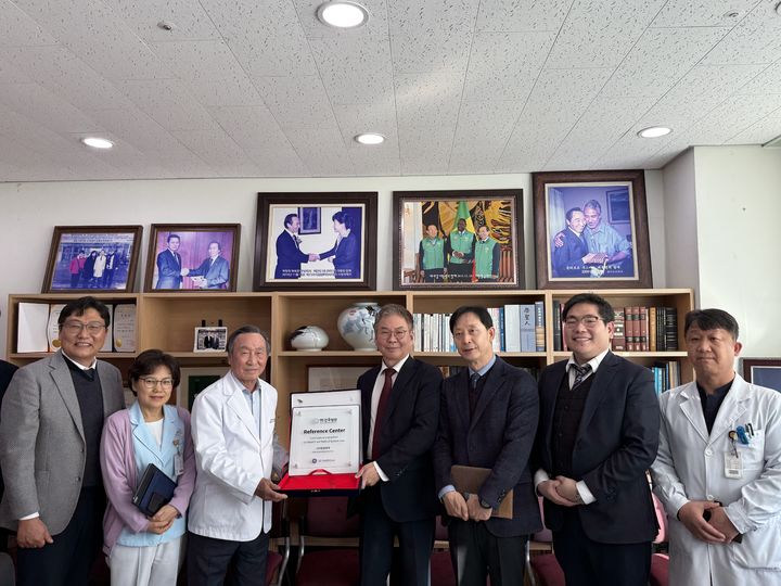 [서울=뉴시스] GE헬스케어 코리아는 구미강동병원과 의료 장비의 안정적 운영과 상호 업무 협력 체계 구축을 위한 업무 협약(MOU)을 체결했다고 17일 밝혔다. (사진=GE헬스케어 제공) 2025.12.17. photo@newsis.com *재판매 및 DB 금지