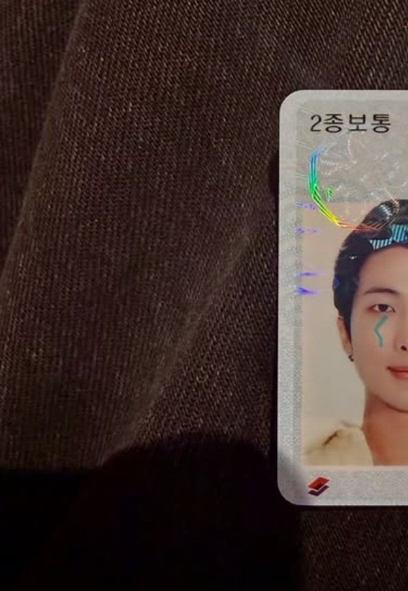 [서울=뉴시스] 그룹 '방탄소년단(BTS)' 멤버 RM(31·본명 김남준)이 운전면허 취득 소식을 전했다. (사진=RM 인스타그램 캡처) 2025.12.17. photo@newsis.com *재판매 및 DB 금지