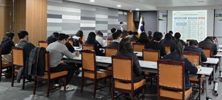 [안동=뉴시스] 17일 경북도청 화랑실에서 '지능 정보화 기본 계획 수립 용역 완료보고회'가 열리고 있다. (사진=경북도 제공) 2025.12.17. photo@newsis.com *재판매 및 DB 금지