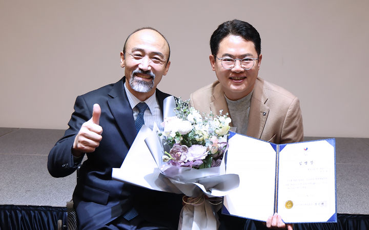 [서울=뉴시스]정진완 대한장애인체육회 회장·양오열 선수단장(오른쪽). (사진=대한장애인체육회 제공)