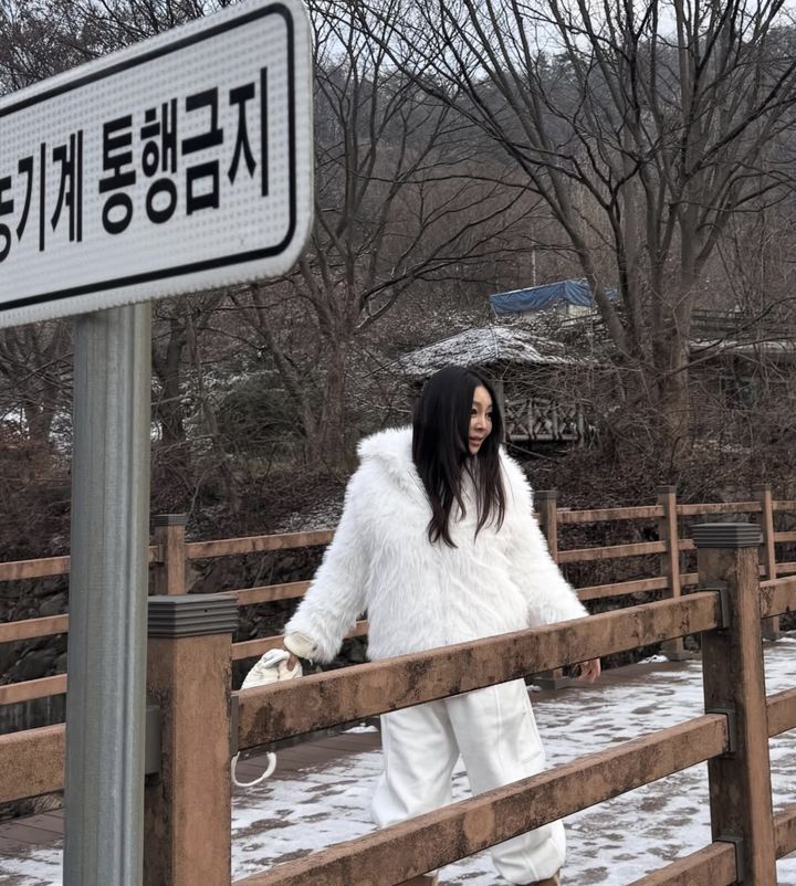 [서울=뉴시스] 배우 황신혜. (사진=황신혜 인스타그램 캡처) 2025.12.17. photo@newsis.com *재판매 및 DB 금지