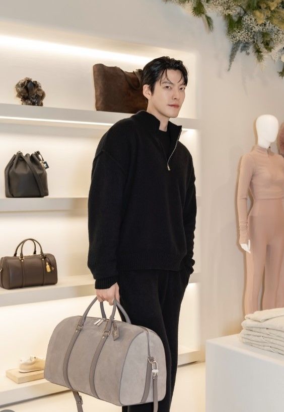 [서울=뉴시스] 김우빈. (사진=김우빈 인스타그램 캡처) 2025.12.17. photo@newsis.com *재판매 및 DB 금지