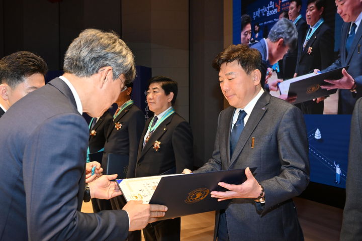 태왕 노기원 회장이 수상했다…'주택건설의 날' 산업포장